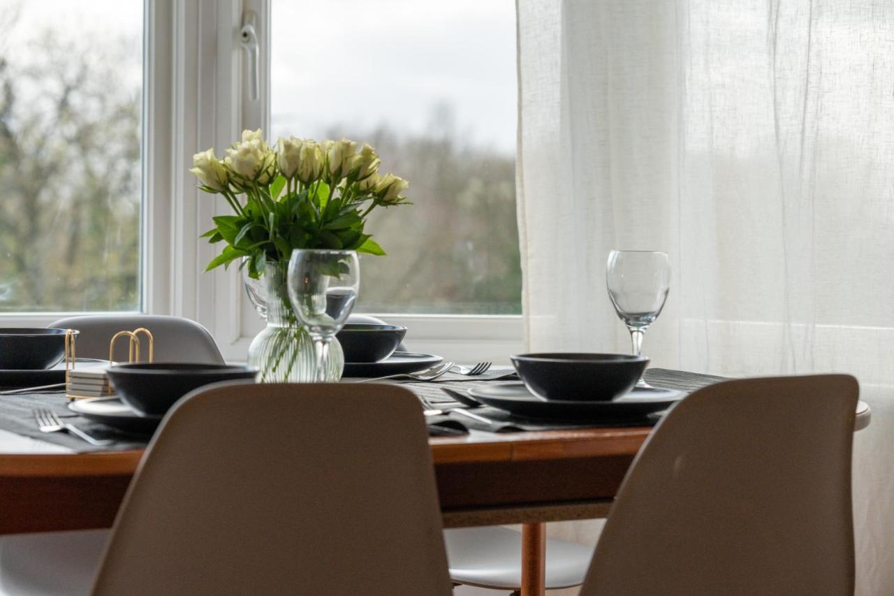 Entire Home In Streatham With Lovely Views & Ultra Fast Wi-Fi Norbury  Exterior photo